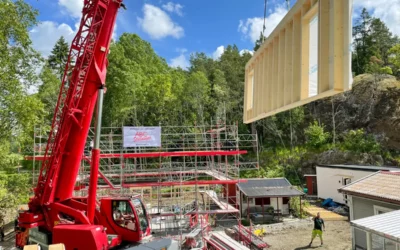 Husresning i Stockholm med hjälp av skylift.